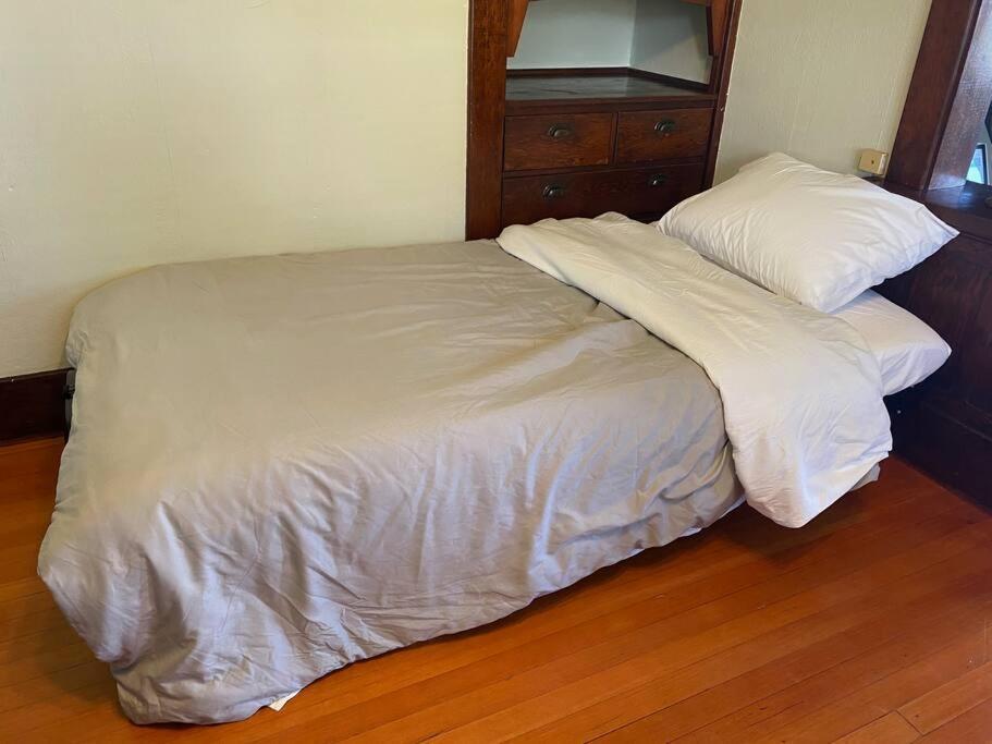 Historic Downtown Riverview Flat, No. 2 Astoria Buitenkant foto