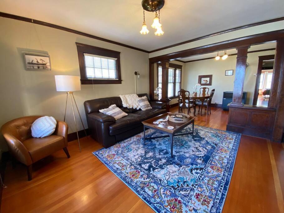 Historic Downtown Riverview Flat, No. 2 Astoria Buitenkant foto