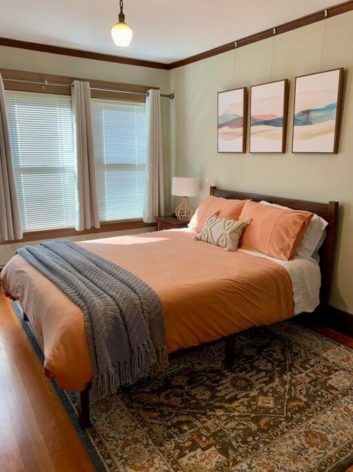 Historic Downtown Riverview Flat, No. 2 Astoria Buitenkant foto