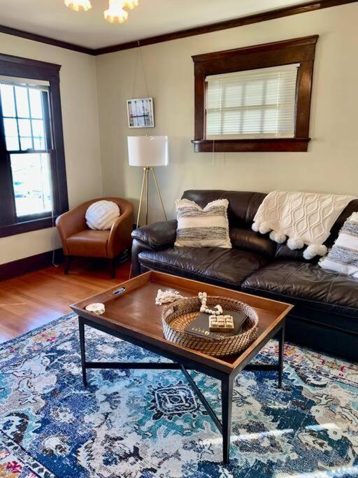 Historic Downtown Riverview Flat, No. 2 Astoria Buitenkant foto