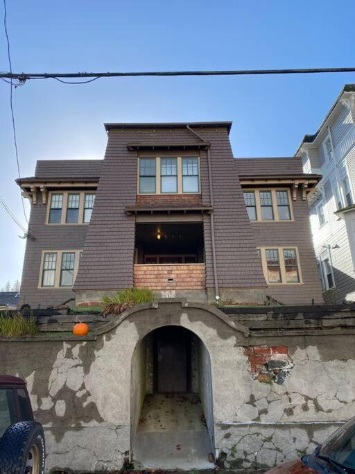 Historic Downtown Riverview Flat, No. 2 Astoria Buitenkant foto