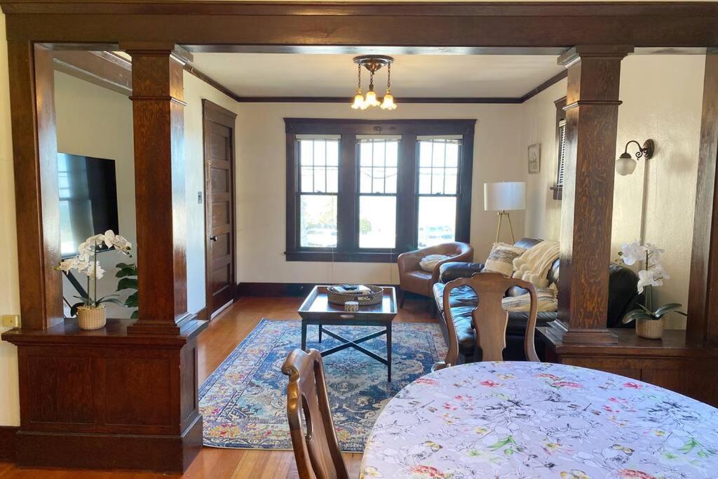 Historic Downtown Riverview Flat, No. 2 Astoria Buitenkant foto